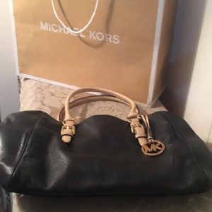 Blk leather purse